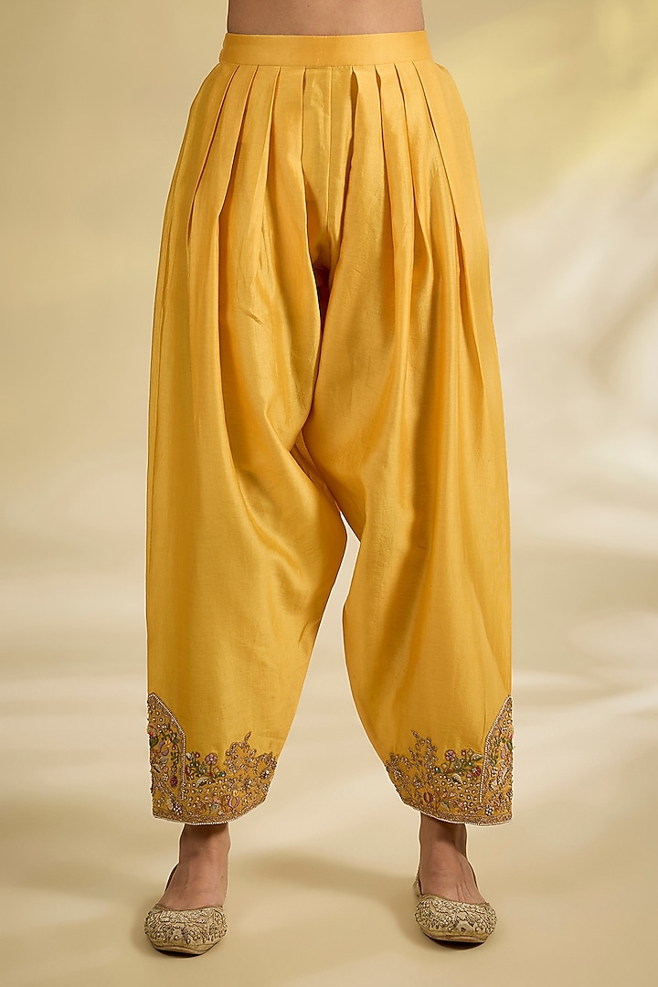 Yellow Chanderi Phulkari Embroidered Kurta Set by Petticoat Lane at Pernia's Pop Up Shop