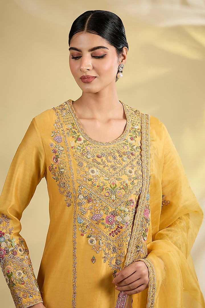 Yellow Chanderi Phulkari Embroidered Kurta Set by Petticoat Lane at Pernia's Pop Up Shop
