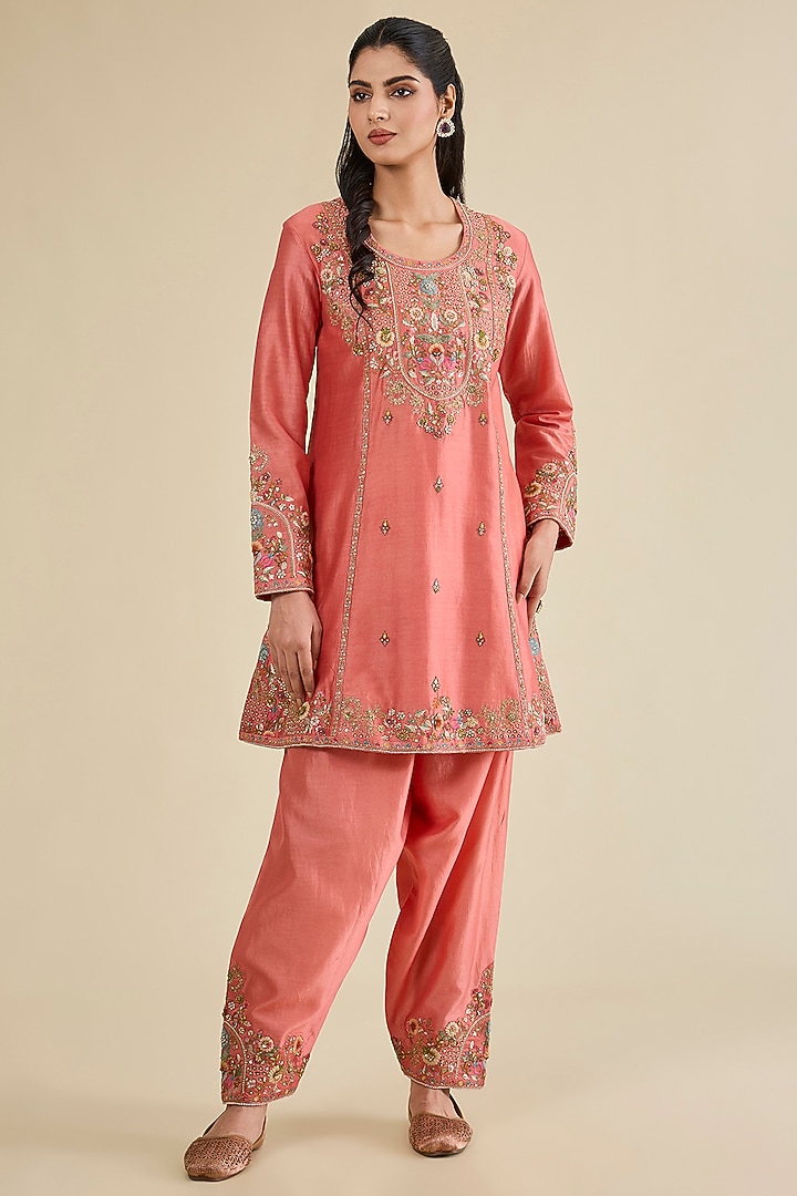 Peach Chanderi Short Phiran Kurta Set by Petticoat Lane at Pernia's Pop Up Shop