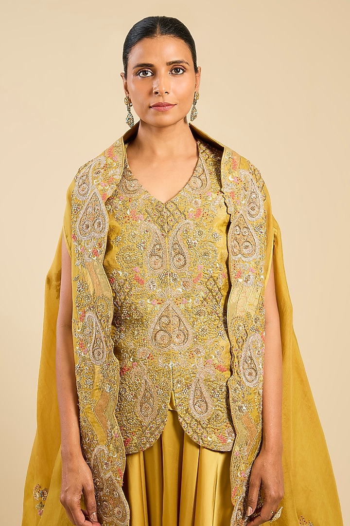Mehendi Green Chanderi & Organza Cape Set by Petticoat Lane at Pernia's Pop Up Shop
