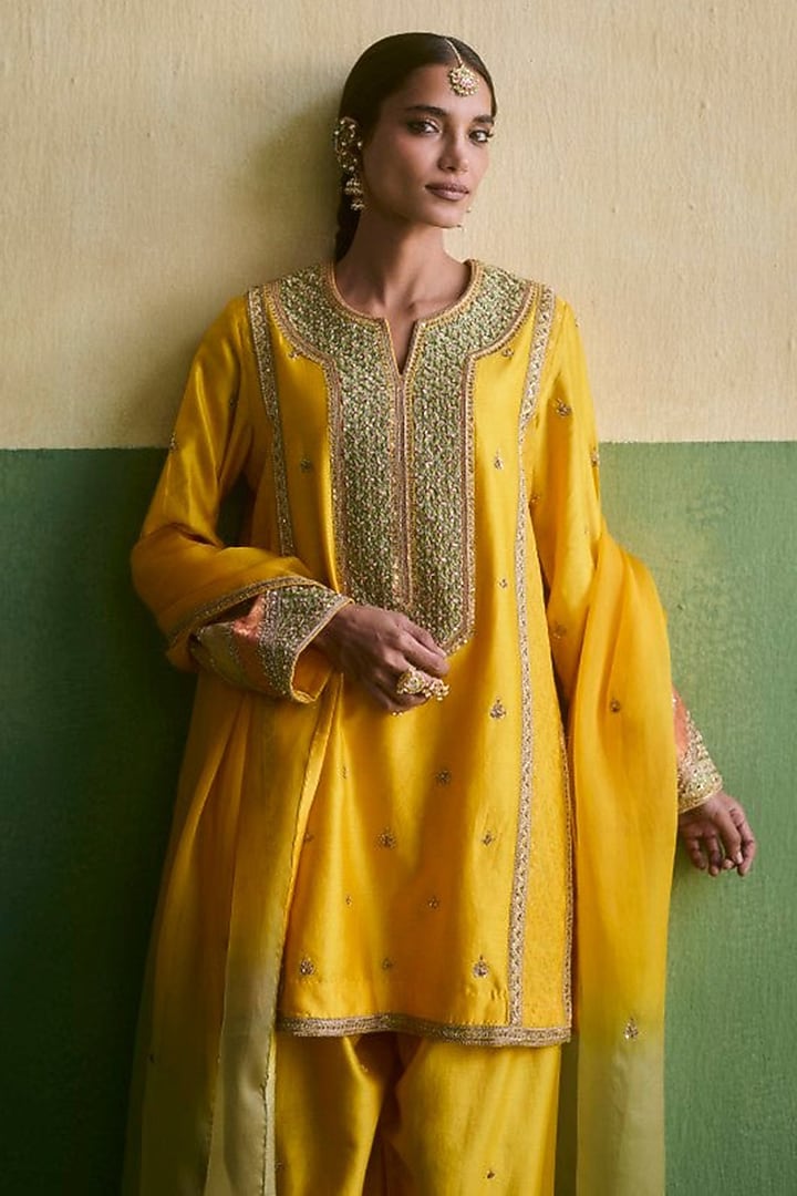 Yellow Organza & Chanderi Embroidered Kurta Set by Petticoat Lane at Pernia's Pop Up Shop