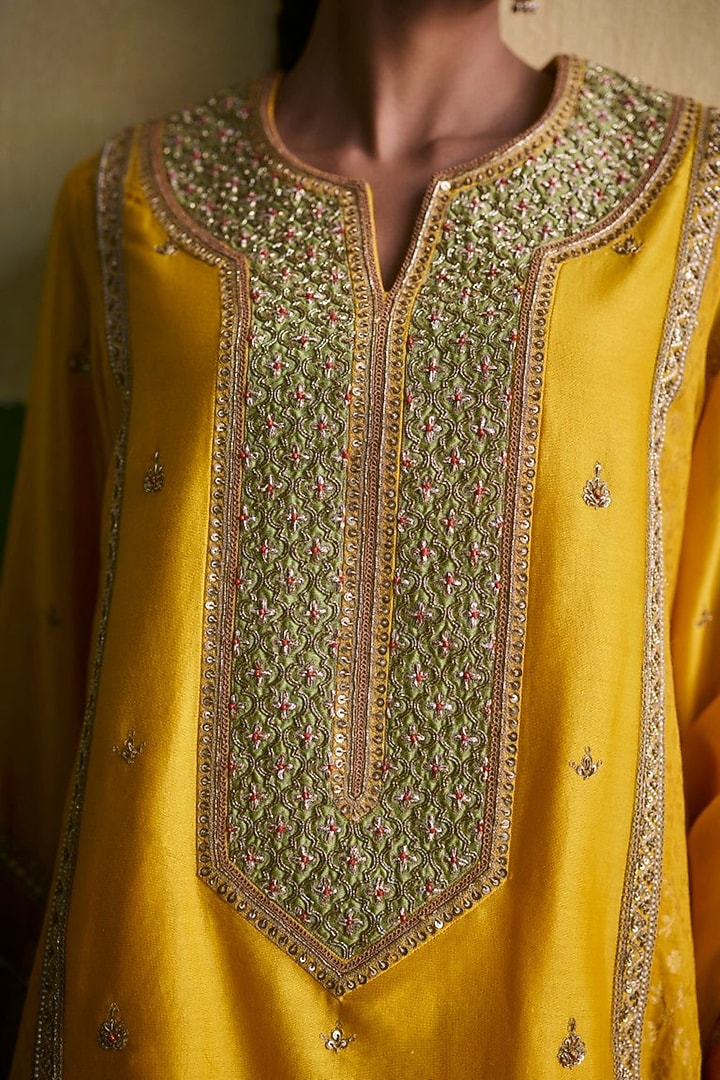 Yellow Organza & Chanderi Embroidered Kurta Set by Petticoat Lane at Pernia's Pop Up Shop