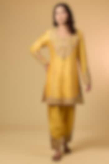 Yellow Chanderi Hand & Machine Embroidered Kurta Set by Petticoat Lane at Pernia's Pop Up Shop
