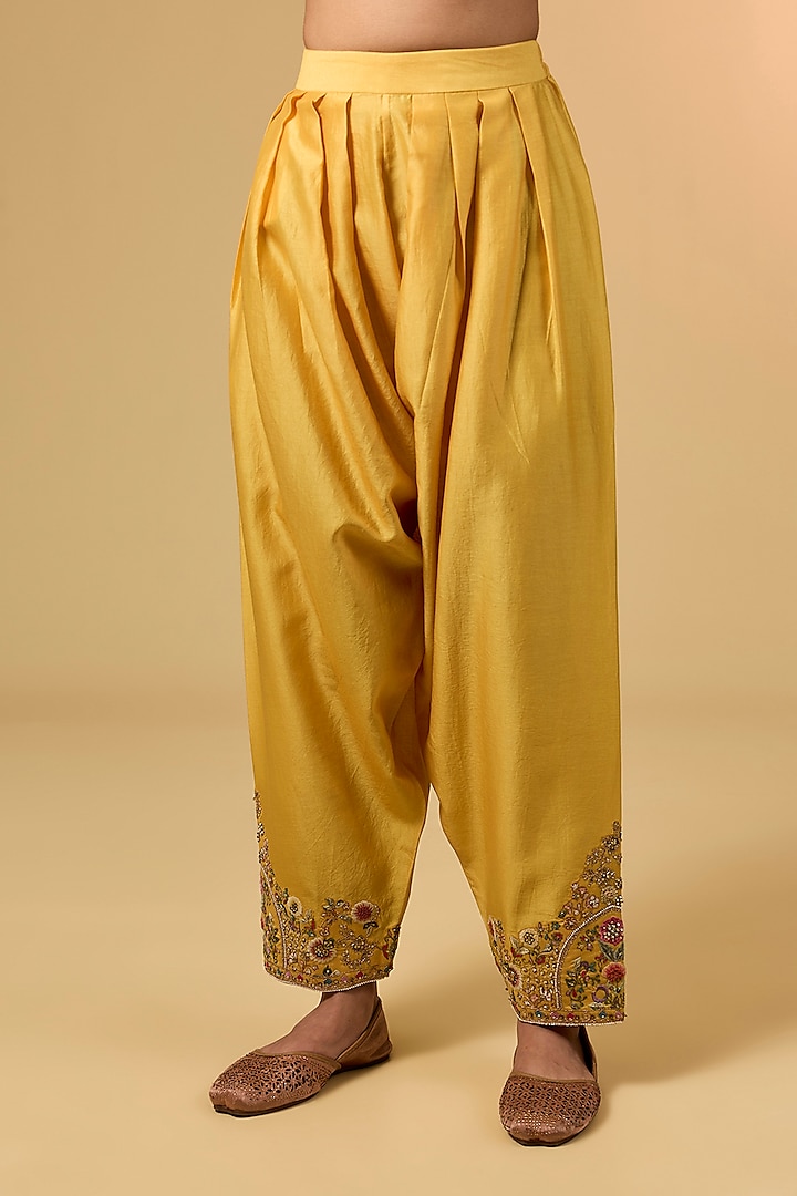 Yellow Chanderi Hand & Machine Embroidered Kurta Set by Petticoat Lane at Pernia's Pop Up Shop