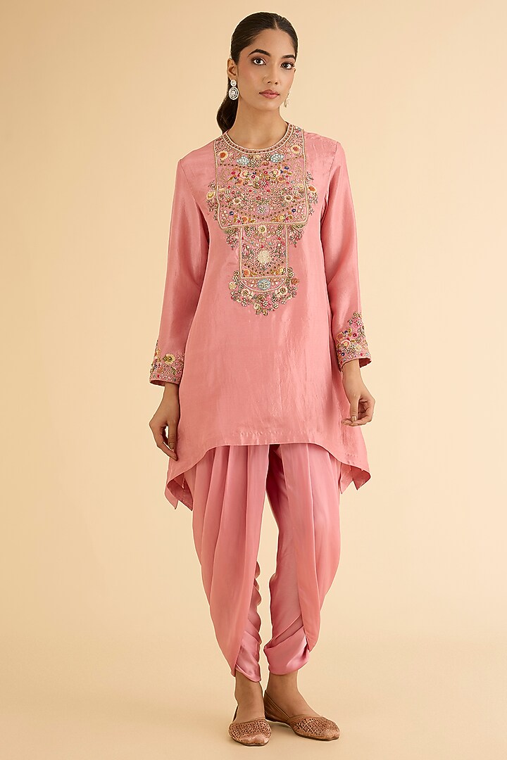 Lilac Dupion Silk Hand & Machine Embroidered Asymmetrical Kurta Set by Petticoat Lane at Pernia's Pop Up Shop