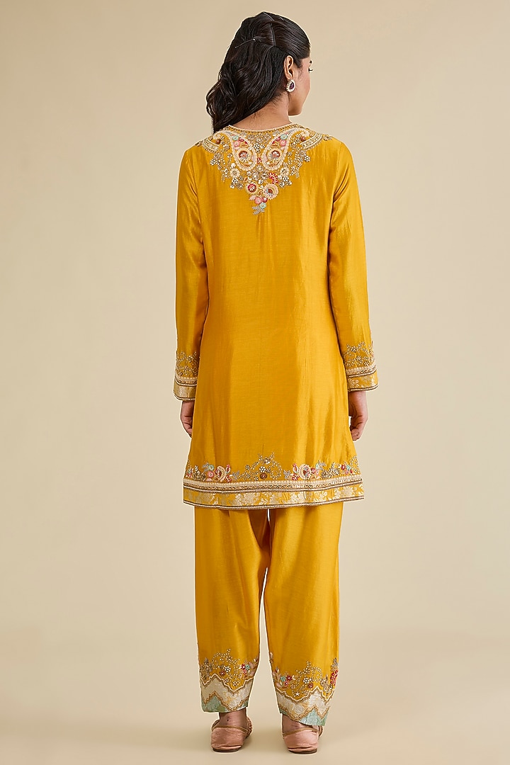 Mustard Chanderi & Brocade Patchwork Kurta Set by Petticoat Lane at Pernia's Pop Up Shop
