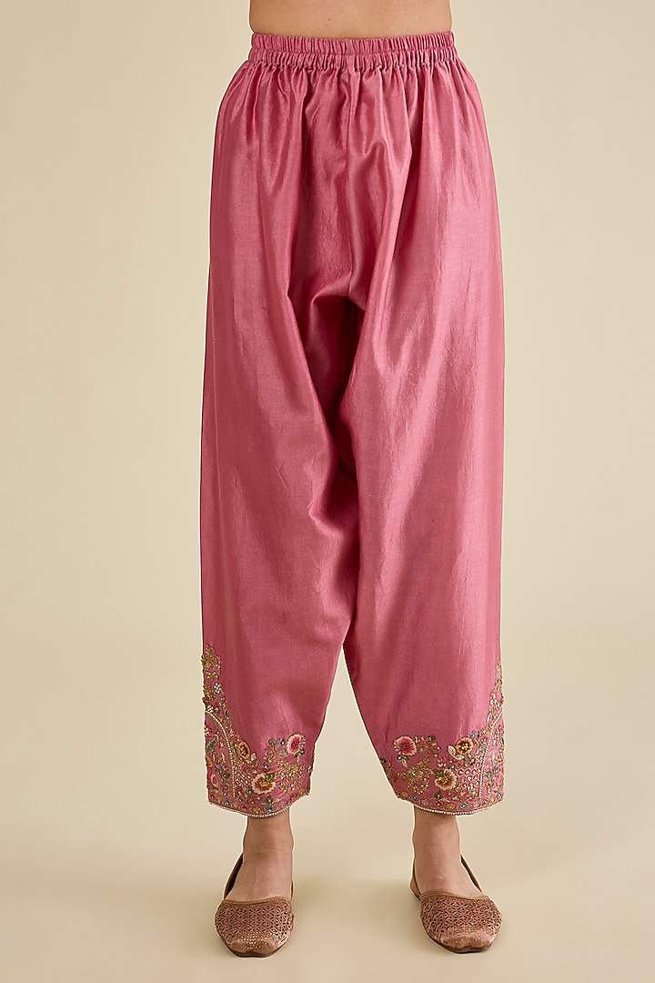 Lilac Phiran Hand Embroidered Phiran Kurta Set by Petticoat Lane at Pernia's Pop Up Shop