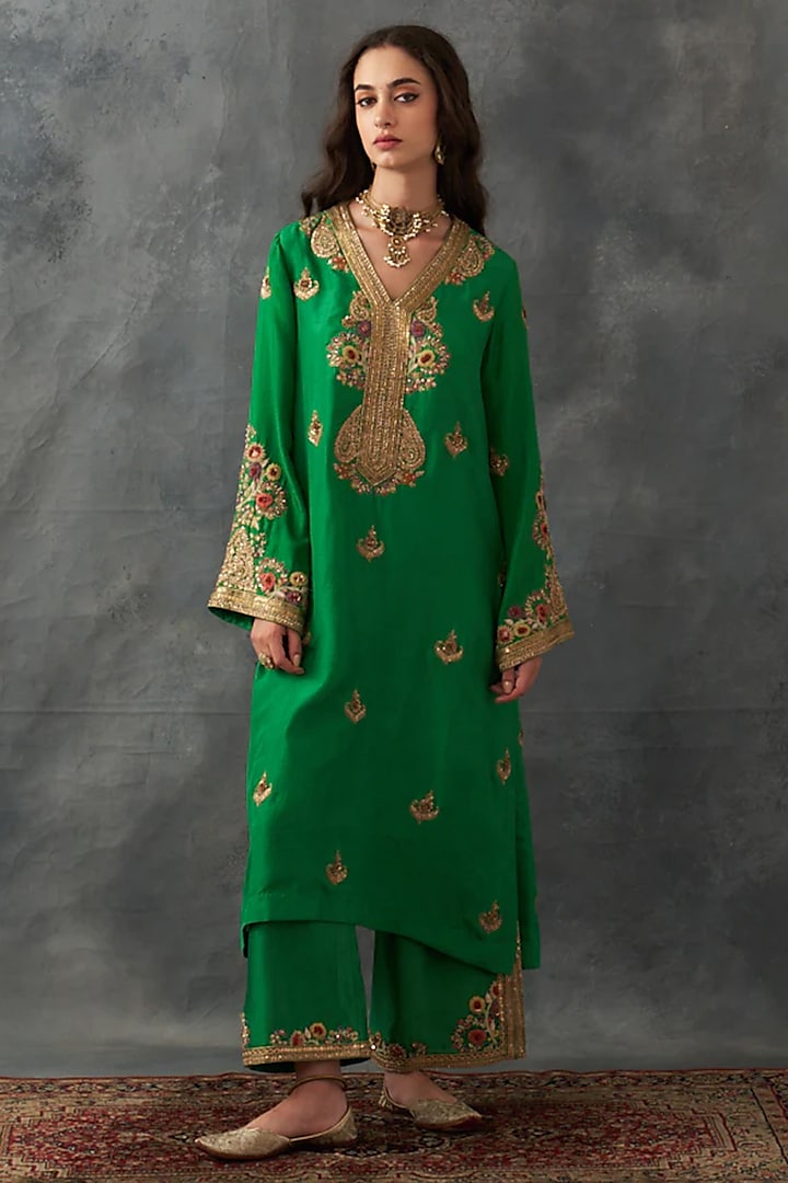 Green Dupion Silk & Chanderi Embroidered Kurta Set by Petticoat Lane at Pernia's Pop Up Shop
