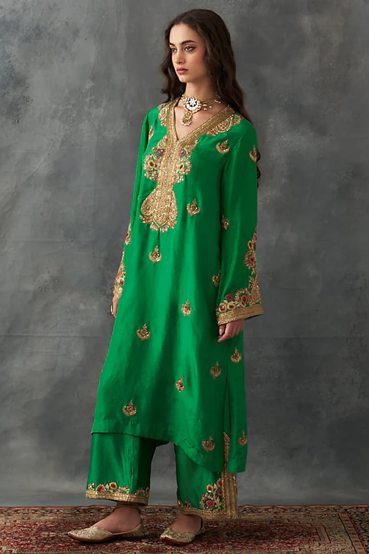 Green Dupion Silk & Chanderi Embroidered Kurta Set by Petticoat Lane at Pernia's Pop Up Shop