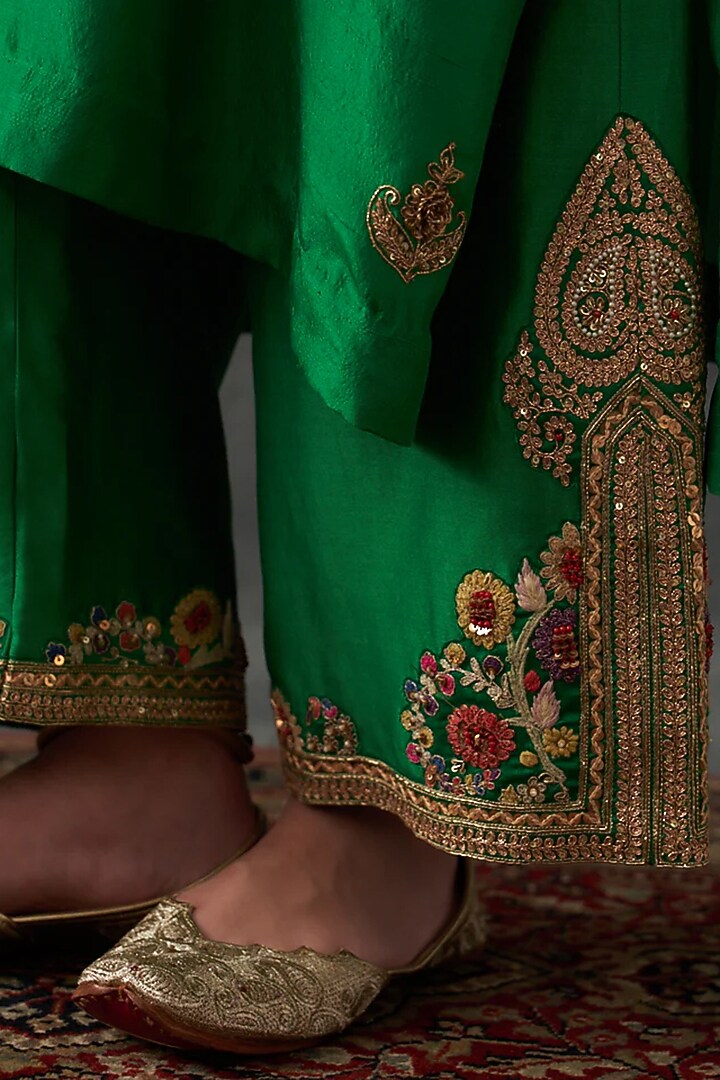 Green Dupion Silk & Chanderi Embroidered Kurta Set by Petticoat Lane at Pernia's Pop Up Shop