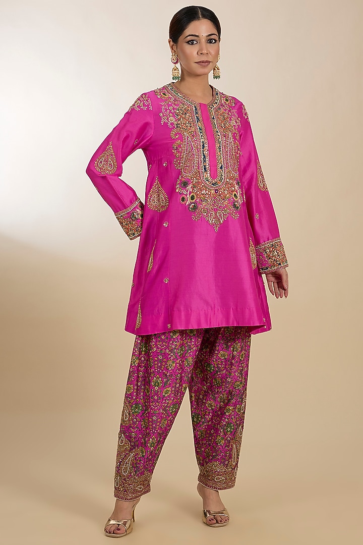Fuchsia Chanderi Hand Embroidered Short Kurta Set by Petticoat Lane at Pernia's Pop Up Shop