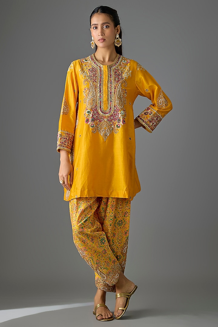Mustard Chanderi Kurta Set by Petticoat Lane at Pernia's Pop Up Shop