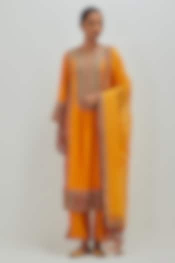 Mustard Dupion Gathered Kurta Set by Petticoat Lane at Pernia's Pop Up Shop