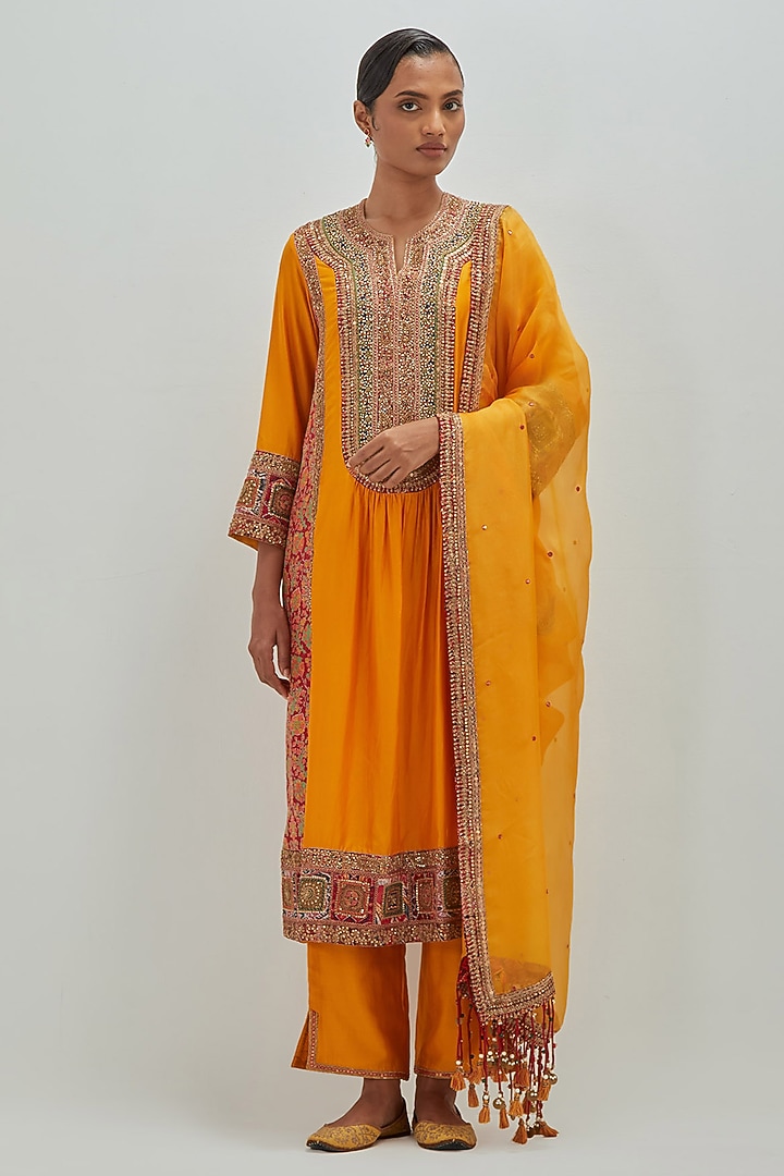 Mustard Dupion Gathered Kurta Set by Petticoat Lane at Pernia's Pop Up Shop