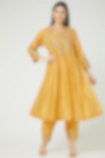 Yellow Kurta Set With Embroidery by Petticoat Lane at Pernia's Pop Up Shop