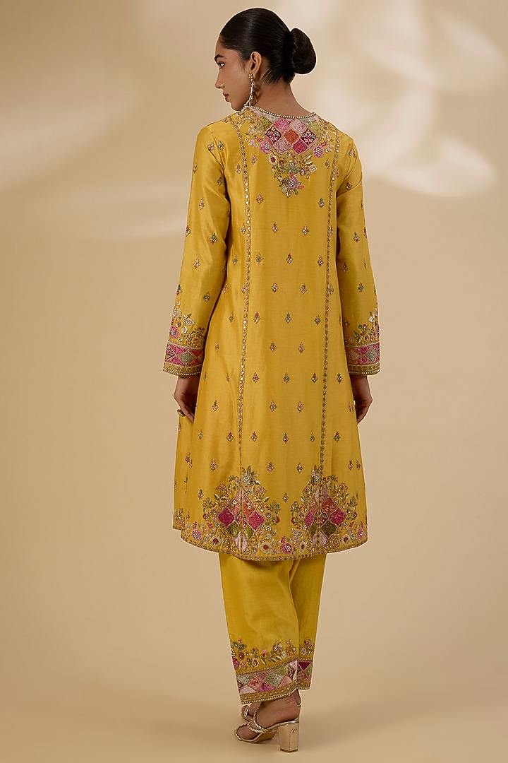Yellow Chanderi Patchwork U-Shaped Kurta Set by Petticoat Lane at Pernia's Pop Up Shop