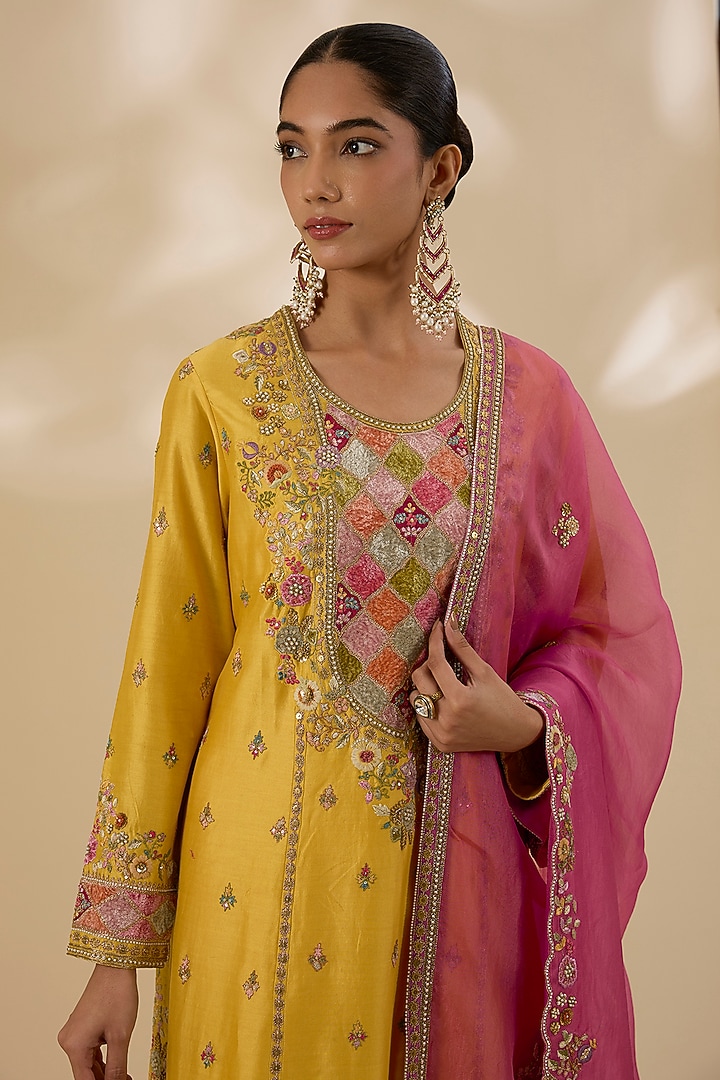 Yellow Chanderi Patchwork U-Shaped Kurta Set by Petticoat Lane at Pernia's Pop Up Shop