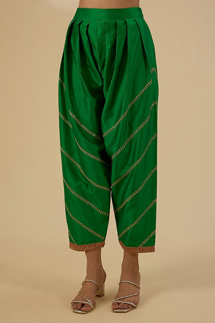 Green Chanderi Embroidered Kurta Set by Petticoat Lane at Pernia's Pop Up Shop
