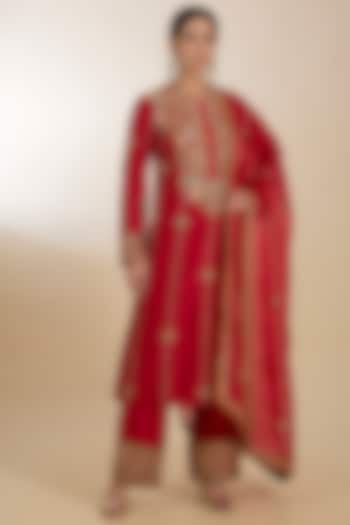 Red Chanderi Hand Embroidered Kurta Set by Petticoat Lane at Pernia's Pop Up Shop
