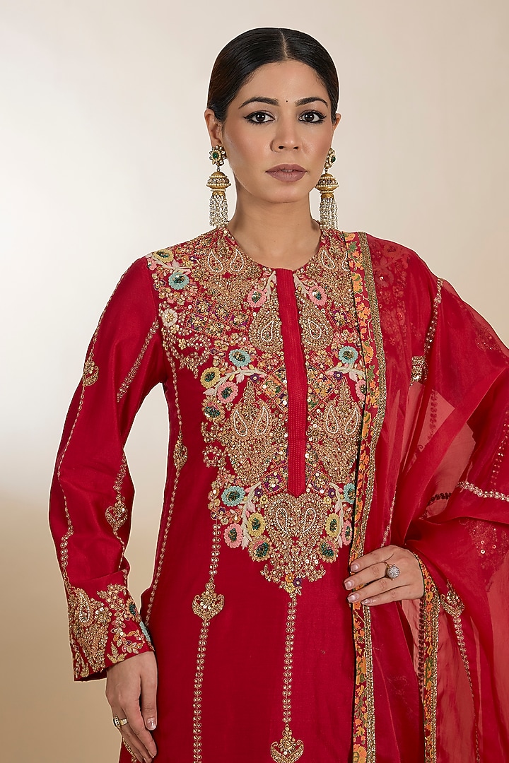 Red Chanderi Hand Embroidered Kurta Set by Petticoat Lane at Pernia's Pop Up Shop