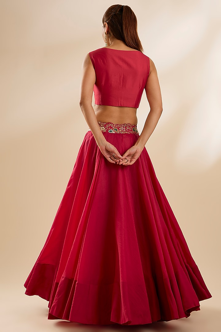 Red Chanderi & Organza Embroidered Cape Set by Petticoat Lane at Pernia's Pop Up Shop