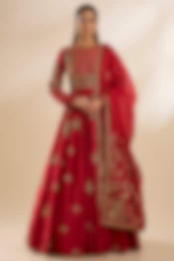 Red Chanderi & Organza Embroidered Bridal Anarkali Set by Petticoat Lane at Pernia's Pop Up Shop