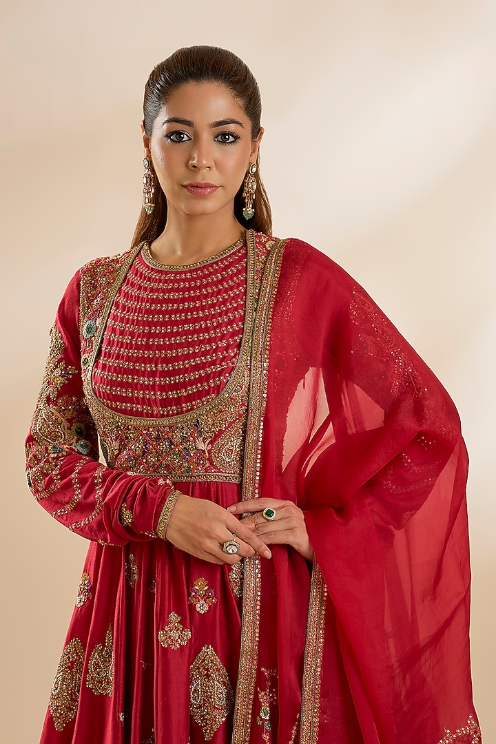 Red Chanderi & Organza Embroidered Bridal Anarkali Set by Petticoat Lane at Pernia's Pop Up Shop