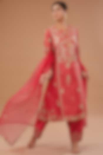 Red Chanderi Dori Embroidered Kurta Set by Petticoat Lane at Pernia's Pop Up Shop