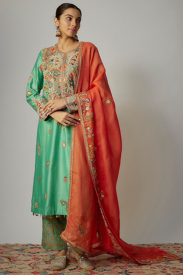 Green Chanderi Paisley Embroidered Kurta Set by Petticoat Lane at Pernia's Pop Up Shop