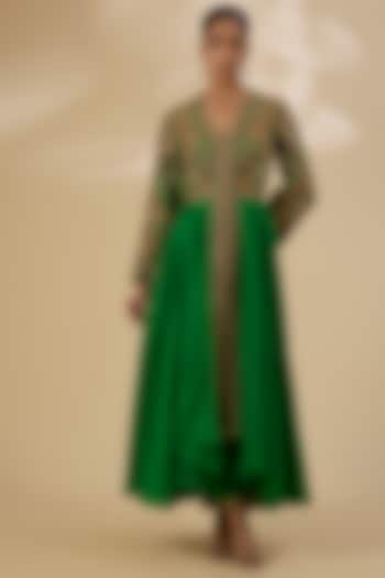 Green Chanderi Embroidered Asymmetrical Kalidar Kurta Set by Petticoat Lane at Pernia's Pop Up Shop