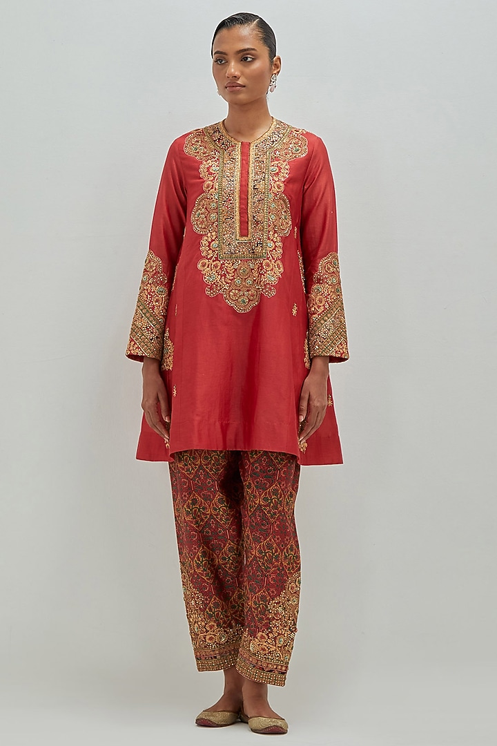Red Chanderi Embroidered Kurta Set by Petticoat Lane at Pernia's Pop Up Shop