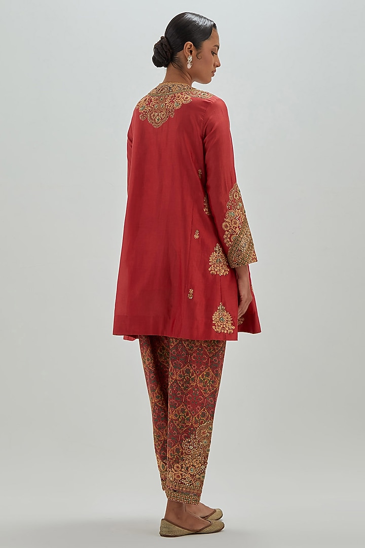 Red Chanderi Embroidered Kurta Set by Petticoat Lane at Pernia's Pop Up Shop