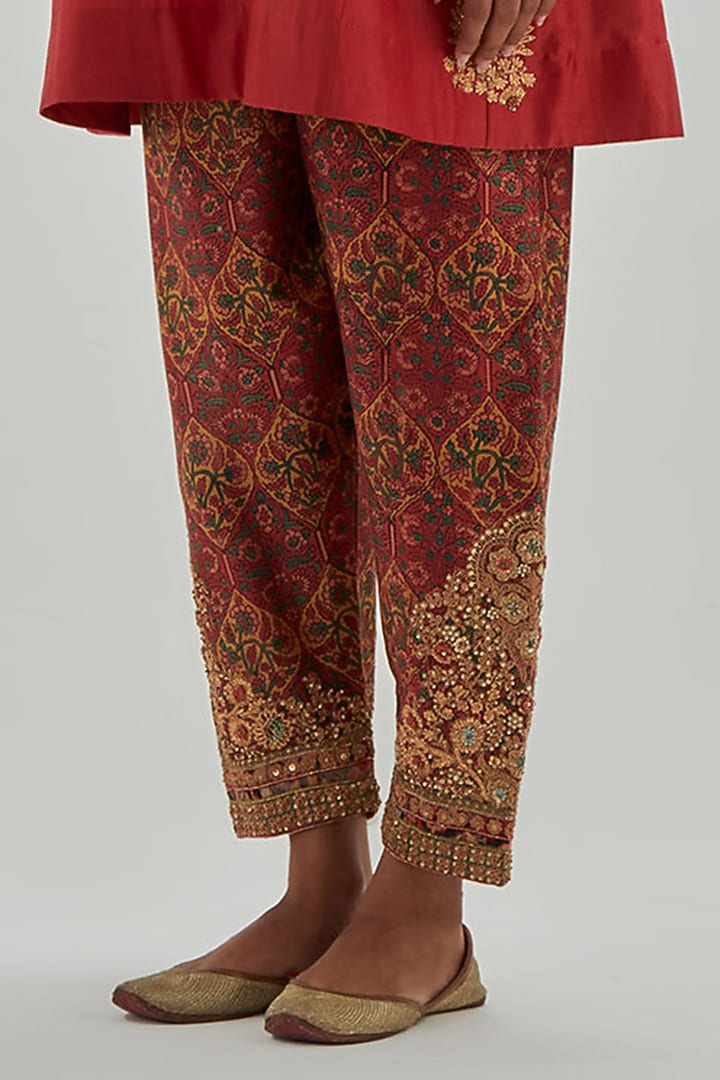Red Chanderi Embroidered Kurta Set by Petticoat Lane at Pernia's Pop Up Shop