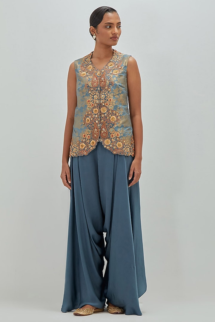 Grey Satin Embroidered Asymmetrical Kurta Set by Petticoat Lane at Pernia's Pop Up Shop