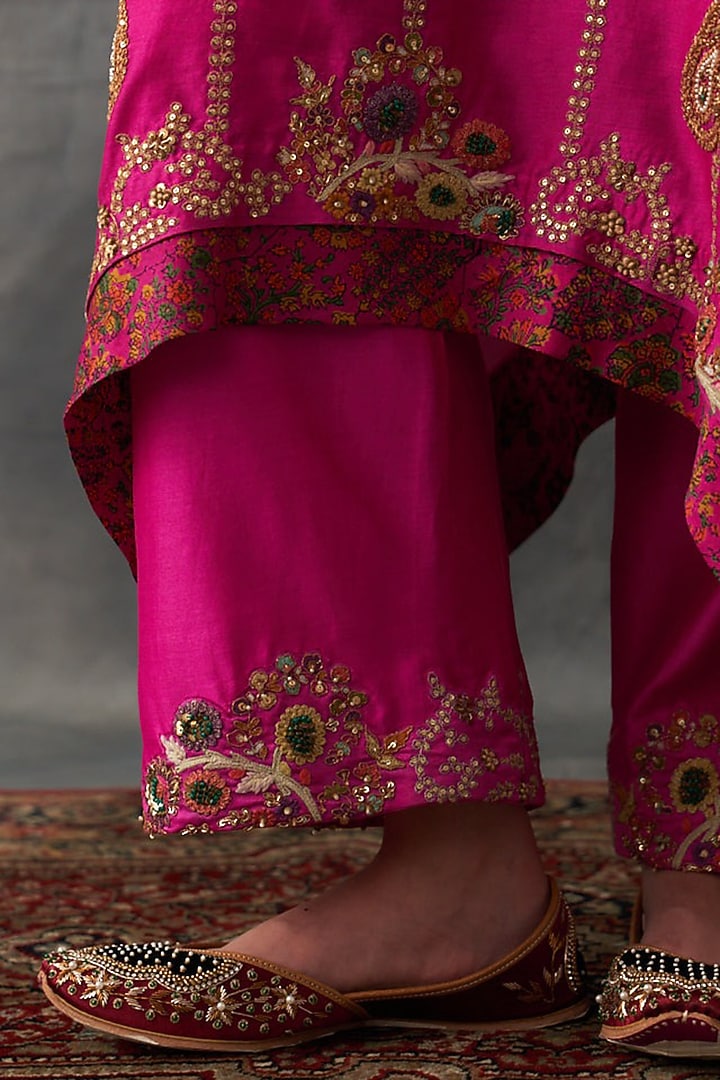 Fuchsia Pink Chanderi Embroidered Kurta Set by Petticoat Lane at Pernia's Pop Up Shop