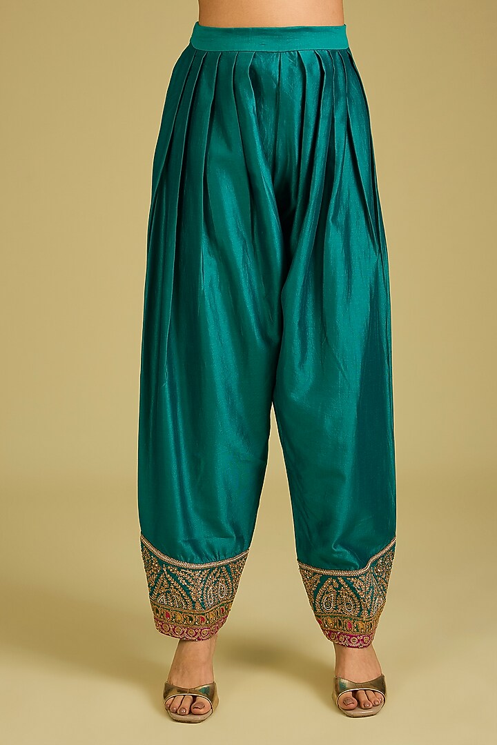 Emerald Green Chanderi & Organza Embroidered Kurta Set by Petticoat Lane at Pernia's Pop Up Shop
