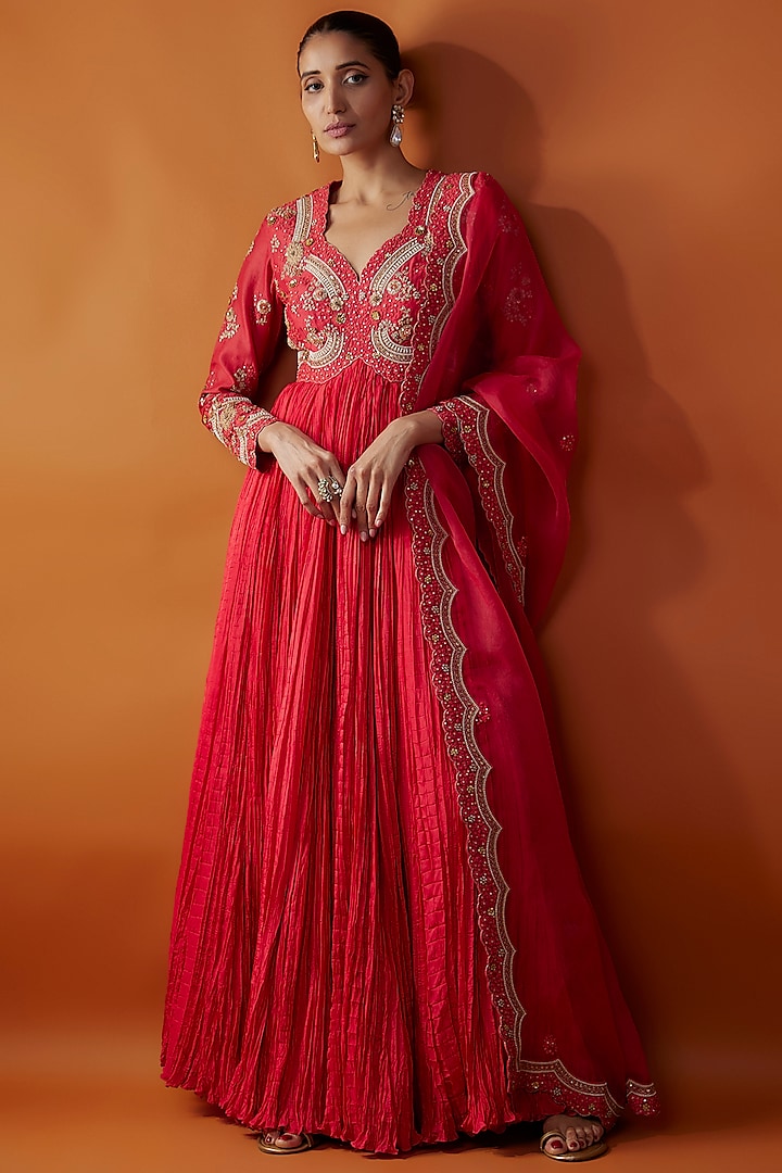 Red Chanderi & Silk Embroidered Kalidar Crushed Anarkali Set by Petticoat Lane at Pernia's Pop Up Shop