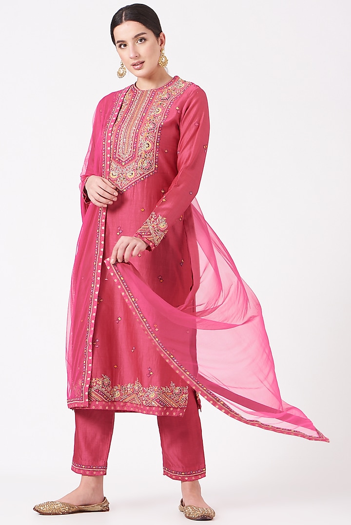 Pink Kashmiri Embroidered Kurta Set by Petticoat Lane at Pernia's Pop Up Shop