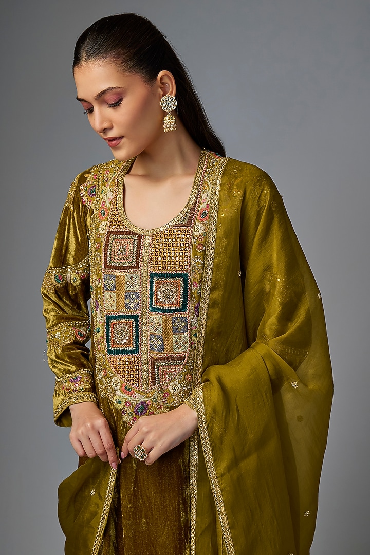 Champagne Velvet Patchwork Kurta Set by Petticoat Lane at Pernia's Pop Up Shop