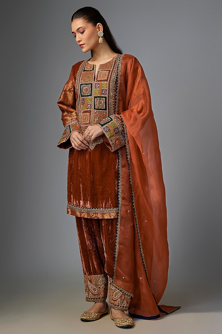 Champagne Velvet & Brocade Kurta Set by Petticoat Lane at Pernia's Pop Up Shop