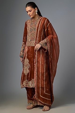 Burgundy Velvet Embroidered Kurta Set by Petticoat Lane