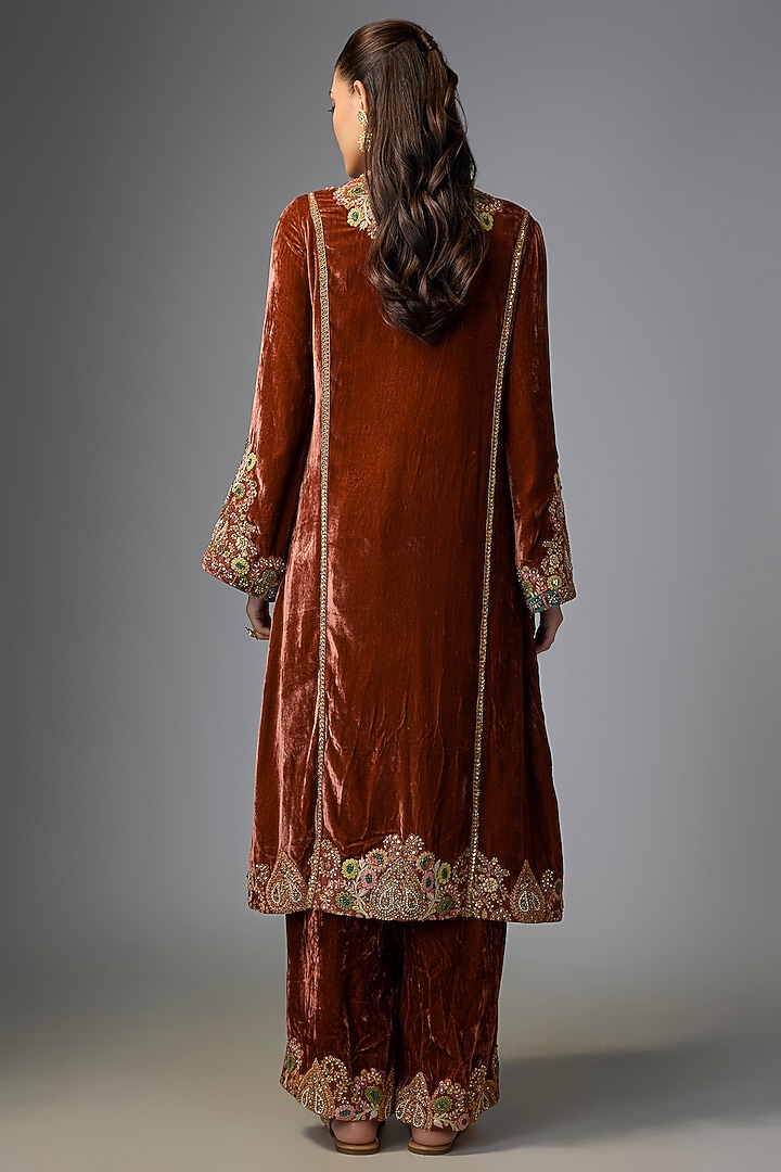 Burgundy Velvet Embroidered Kurta Set by Petticoat Lane at Pernia's Pop Up Shop