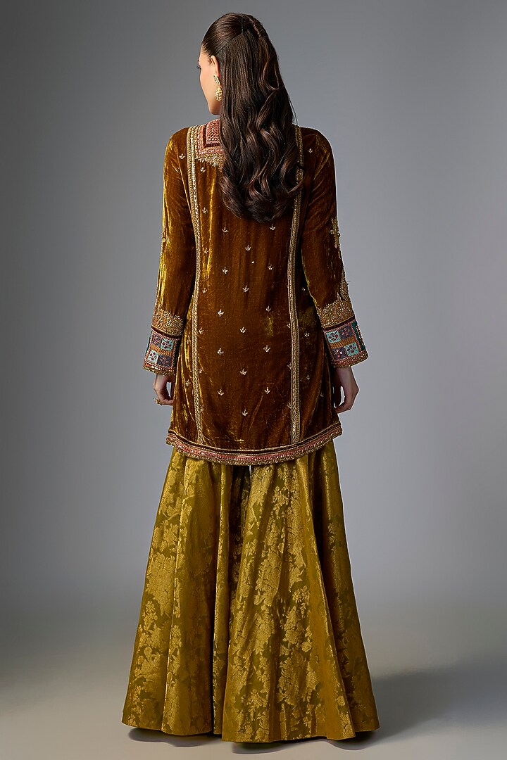 Champagne Velvet Embroidered Kurta Set by Petticoat Lane at Pernia's Pop Up Shop