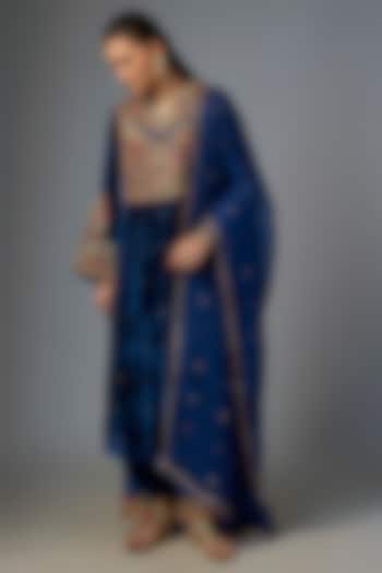 Blue Velvet Embroidered Front Gathered Kurta Set by Petticoat Lane at Pernia's Pop Up Shop