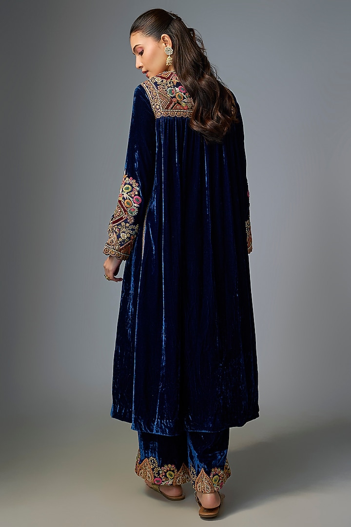 Blue Velvet Embroidered Front Gathered Kurta Set by Petticoat Lane at Pernia's Pop Up Shop