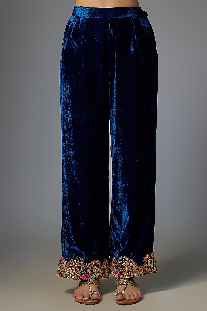 Blue Velvet Embroidered Front Gathered Kurta Set by Petticoat Lane at Pernia's Pop Up Shop