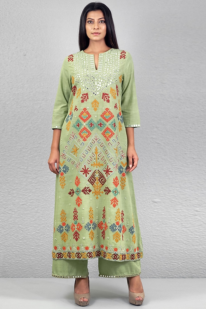 Mint Green Aari Embroidered Kurta Set by Purvi Doshi at Pernia's Pop Up Shop