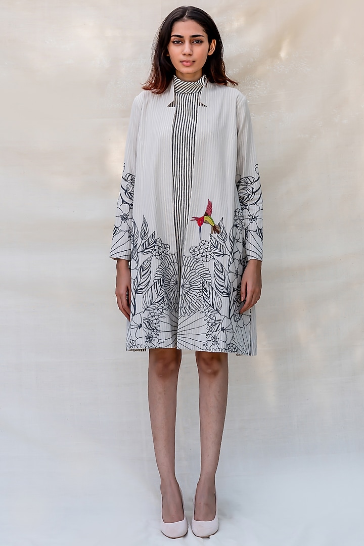 Off White Embroidered Paneled Jacket by Purvi Doshi at Pernia's Pop Up Shop