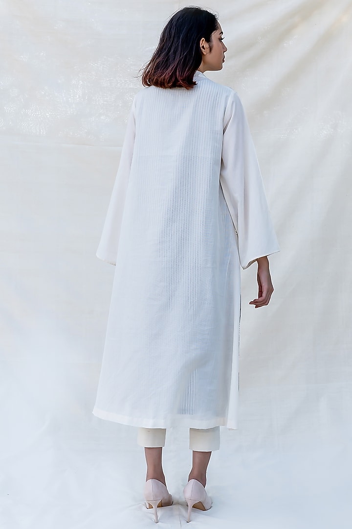 Off White Embroidered A-Line Kurta by Purvi Doshi at Pernia's Pop Up Shop