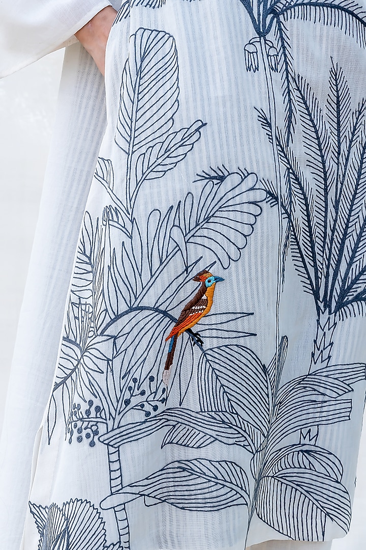 Off White Embroidered A-Line Kurta by Purvi Doshi at Pernia's Pop Up Shop